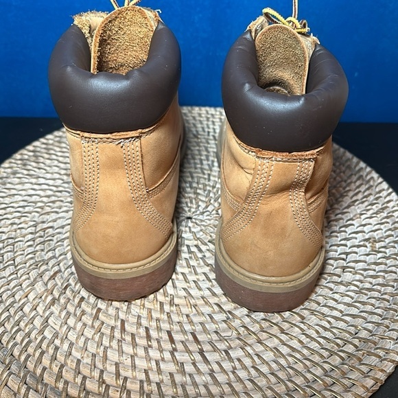 Junior Timberland 6-Inch Premium Wheat Waterproof Boots Size 6M #12909 - Picture 3 of 7